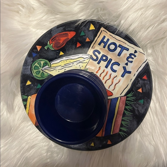 6 “Hot & Spicy” Plates And 6 Blue Salsa Containers. - Picture 5 of 7